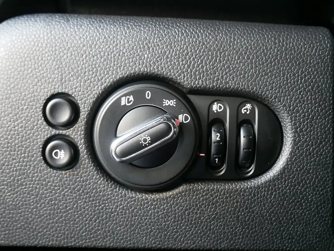 MINI Cooper SE Classic Trim - Thumbnail 13