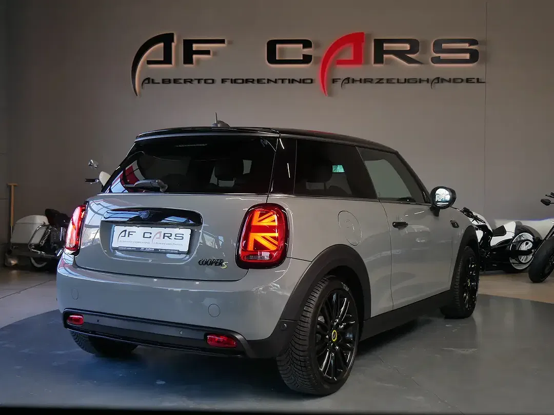 MINI Cooper SE Classic Trim - Thumbnail 5