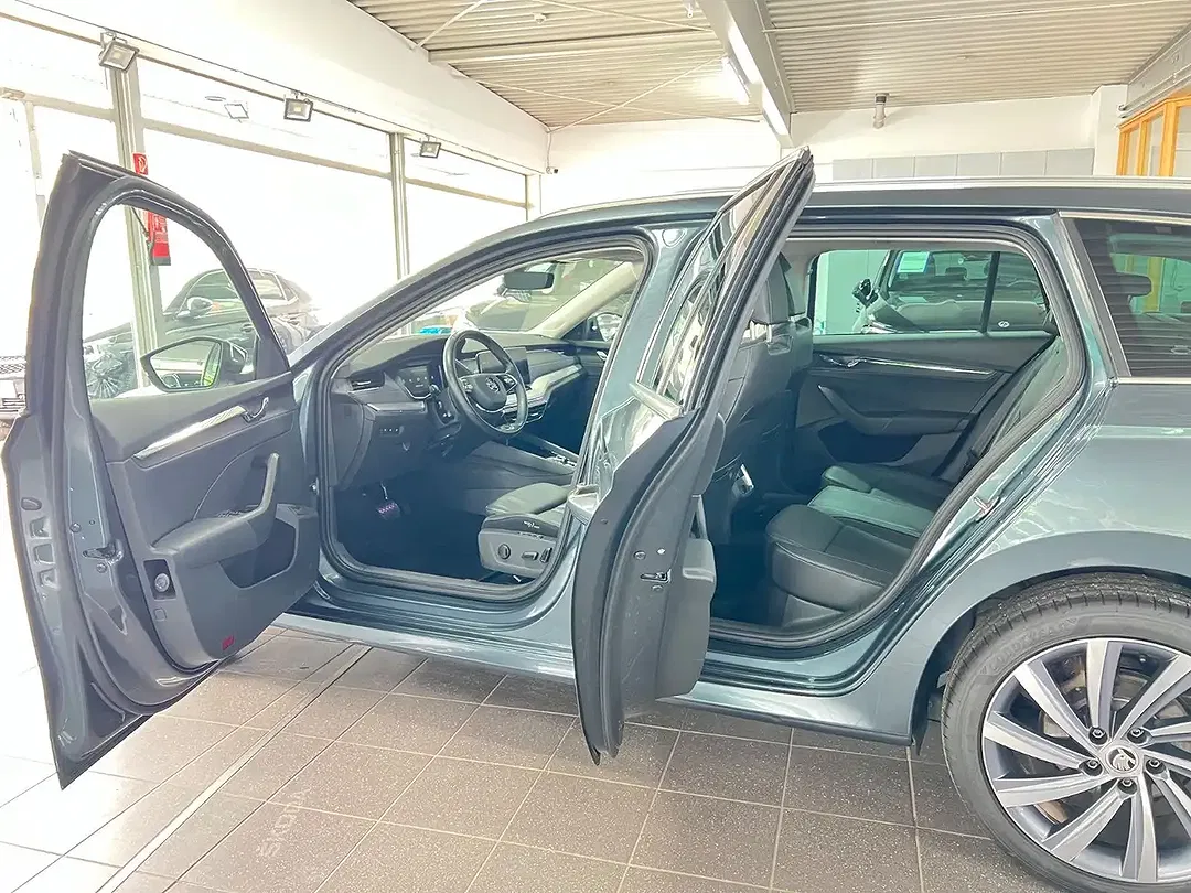 Skoda Octavia 2.0 TDI Combi Style - Thumbnail 8