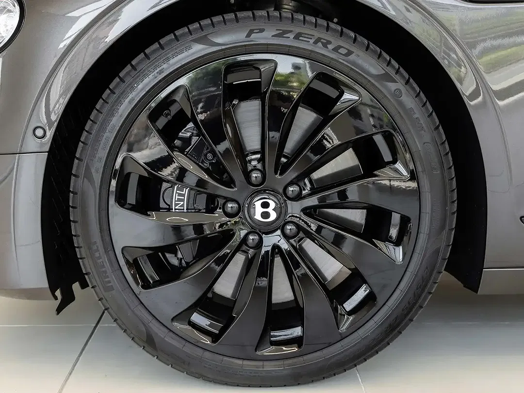 Bentley Flying Spur 4.0 V8 Hybrid - Thumbnail 6