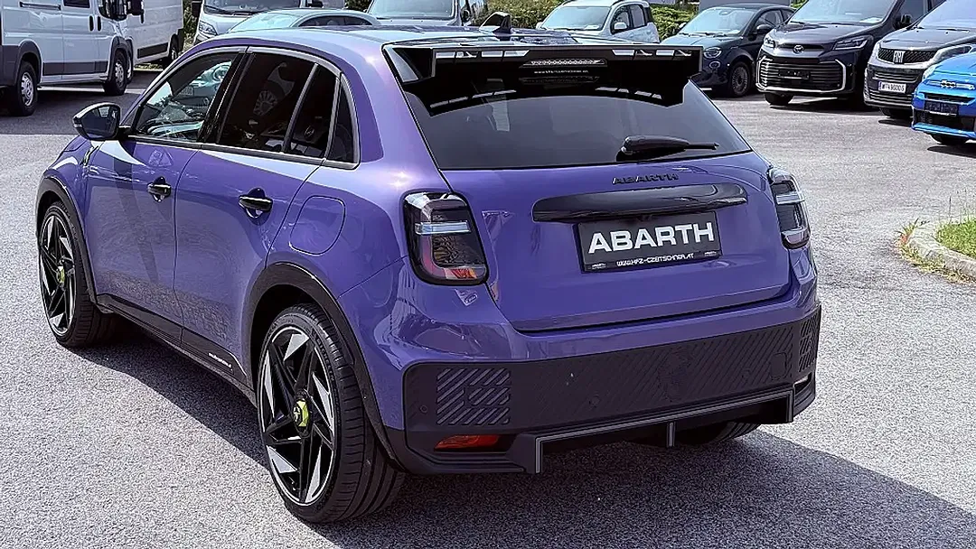 Abarth 600e Scorpionissima - Thumbnail 3