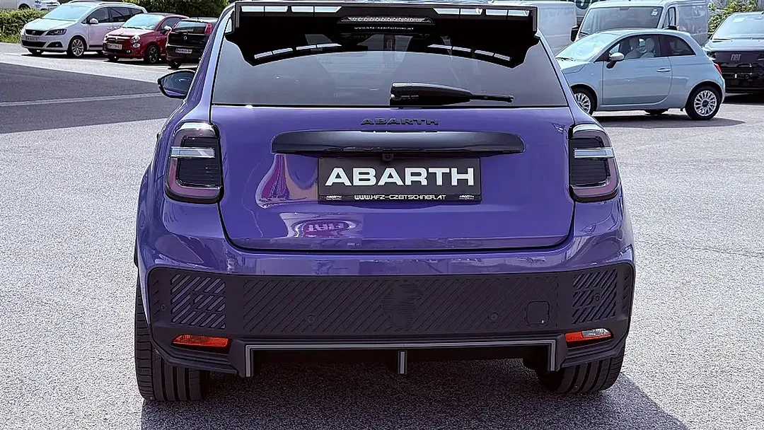 Abarth 600e Scorpionissima - Thumbnail 4