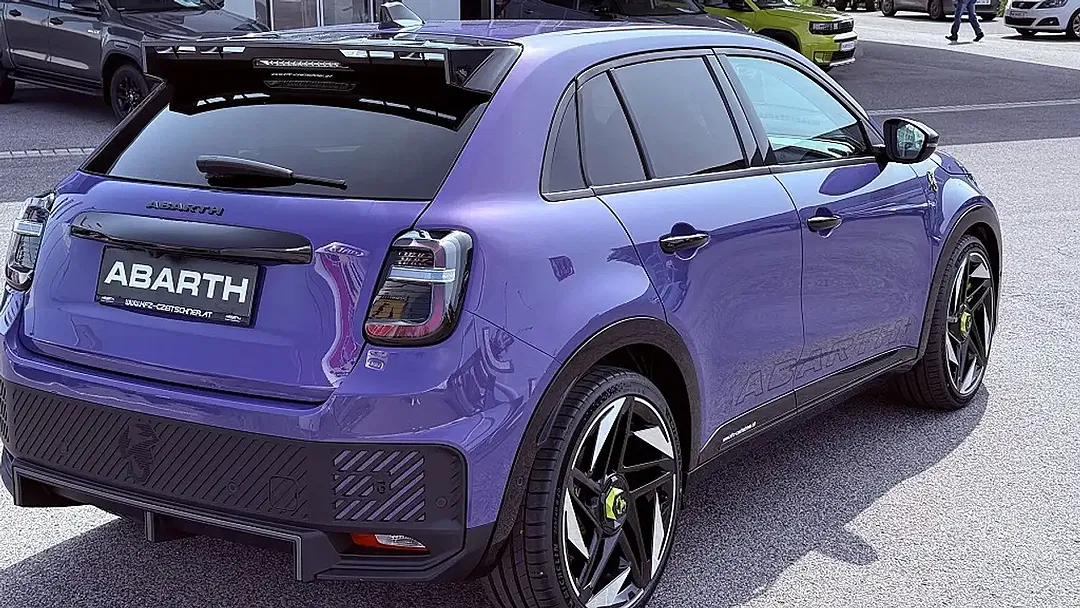 Abarth 600e Scorpionissima - Thumbnail 5