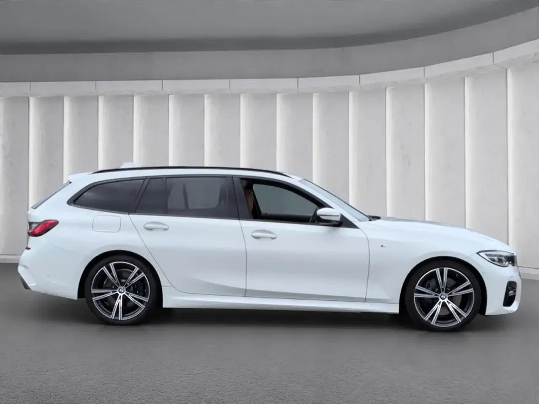BMW 330 Touring M Sport - Thumbnail 2