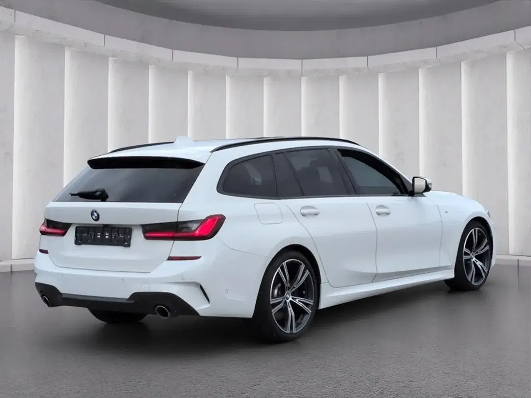 BMW 330 Touring M Sport - Thumbnail 3