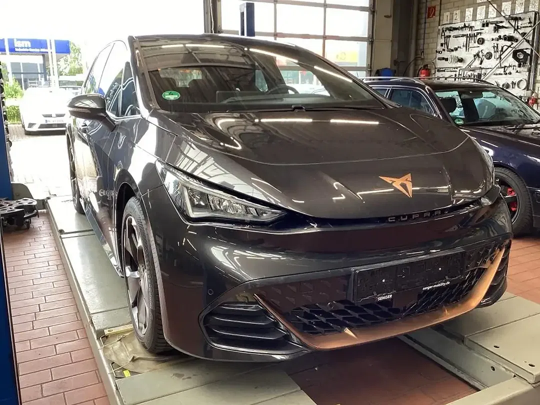 CUPRA Born - Thumbnail 3