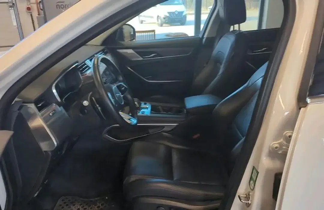 Jaguar F-Pace D200 4x4 SE - Thumbnail 5