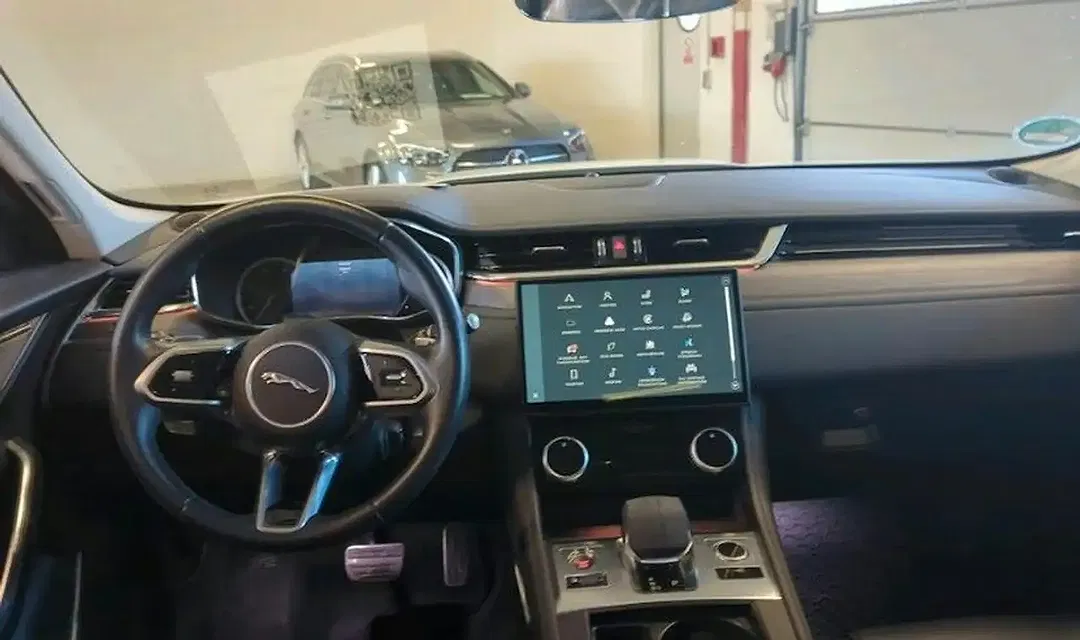 Jaguar F-Pace D200 4x4 SE - Thumbnail 7