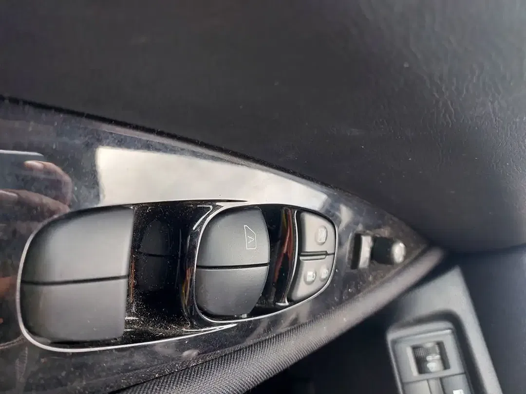 Nissan Leaf - Thumbnail 11