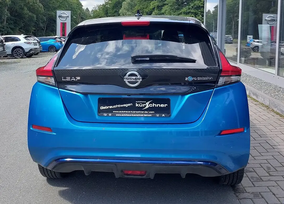 Nissan Leaf - Thumbnail 3