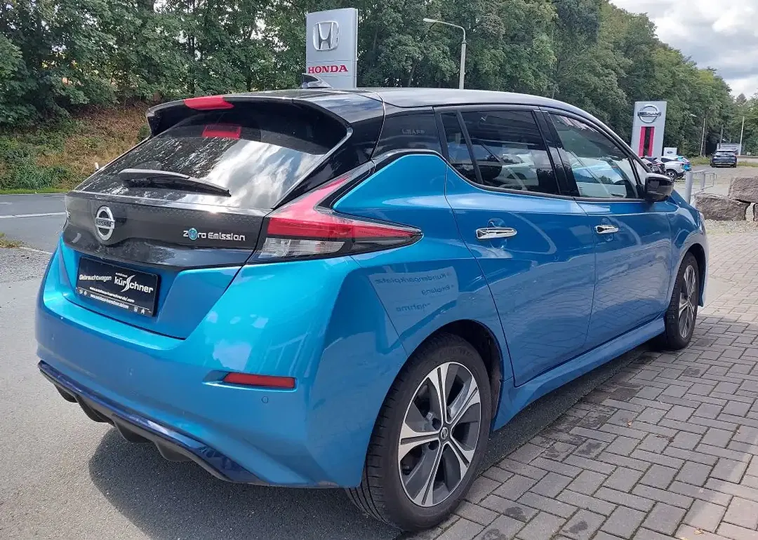 Nissan Leaf - Thumbnail 4
