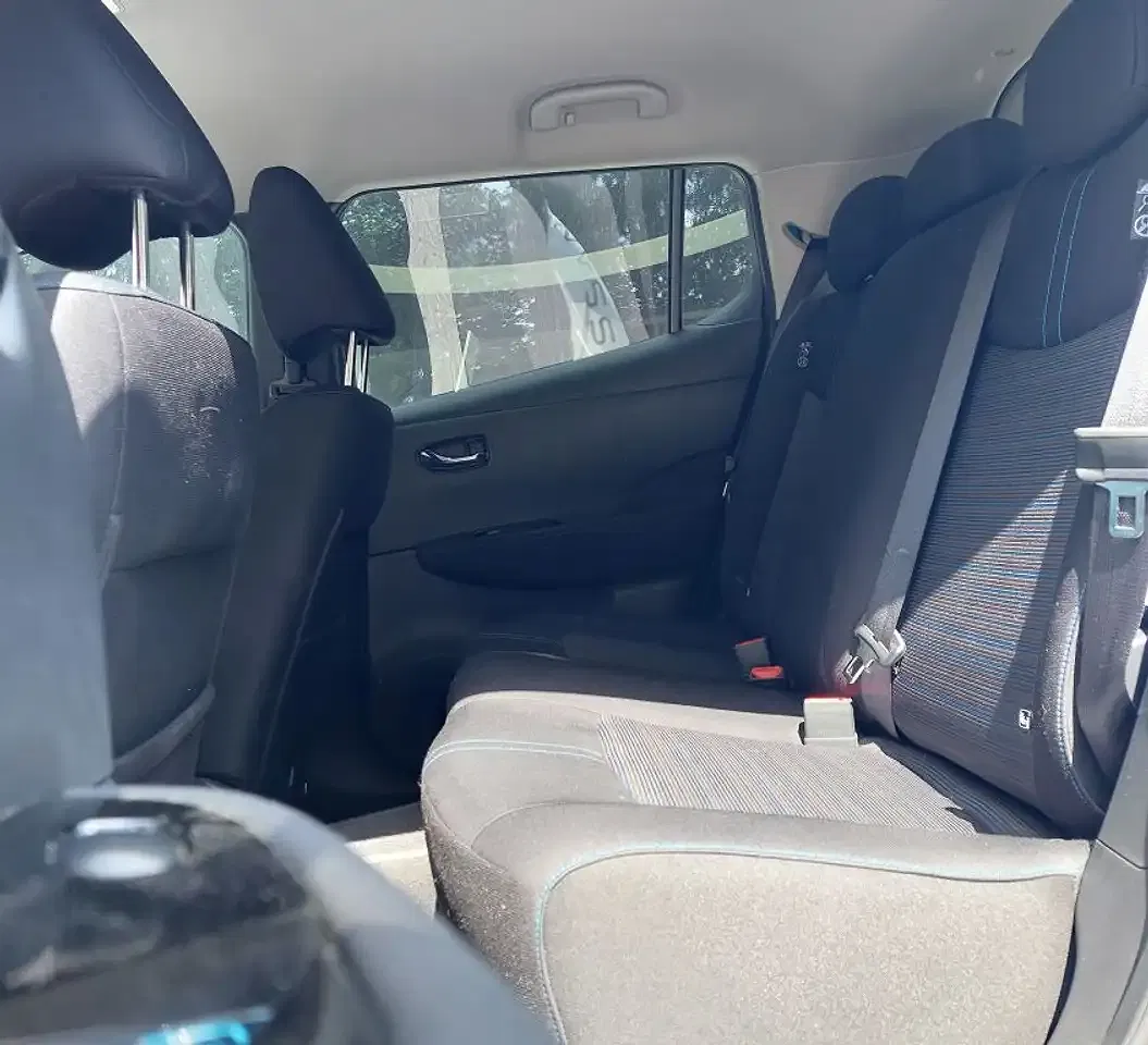 Nissan Leaf - Thumbnail 5