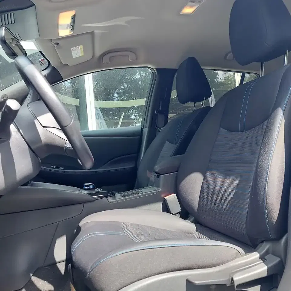 Nissan Leaf - Thumbnail 6