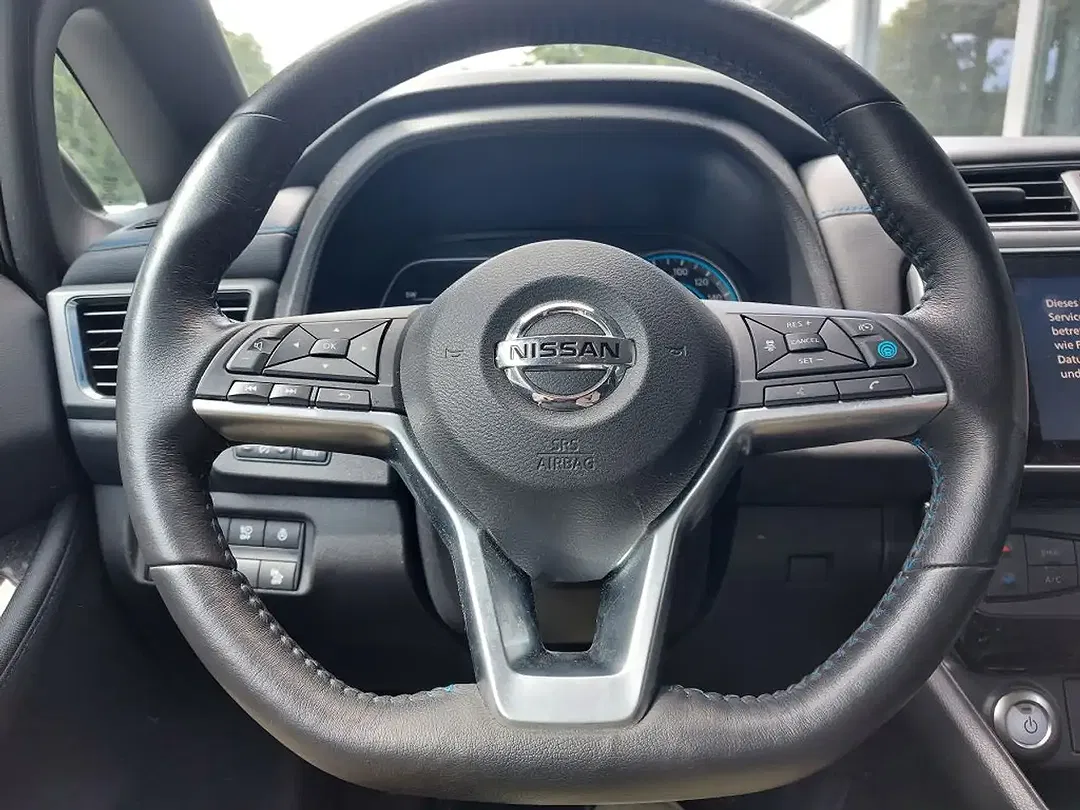 Nissan Leaf - Thumbnail 7