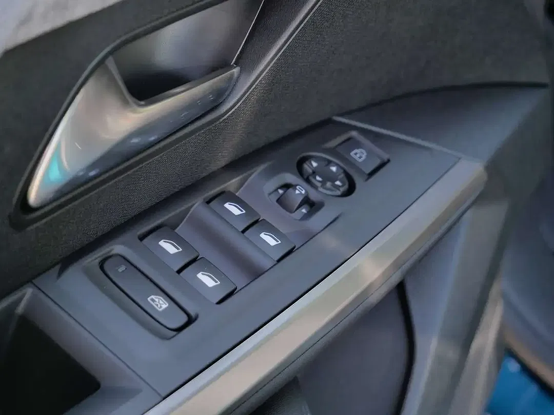 Peugeot 3008 EV Allure - Thumbnail 8