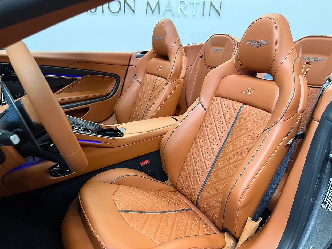 Aston Martin DB12 S Volante - Thumbnail 8