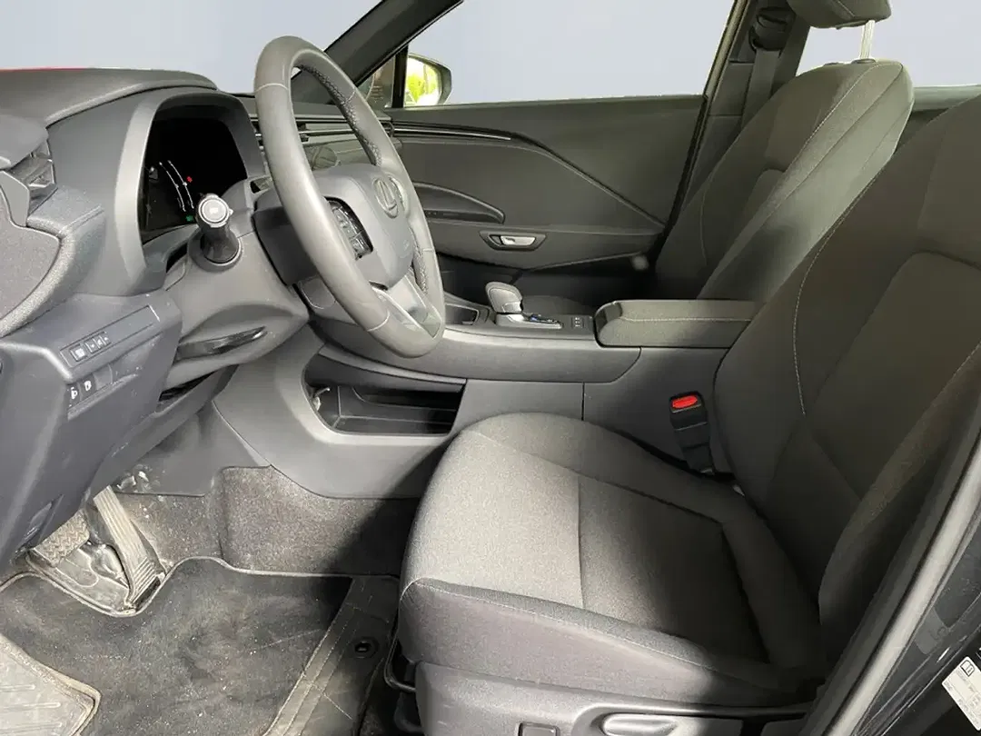 Lexus LBX - Thumbnail 9