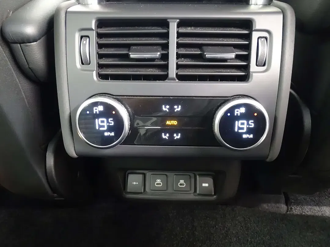 Land Rover Discovery 4x4 R-Dynamic - Thumbnail 10