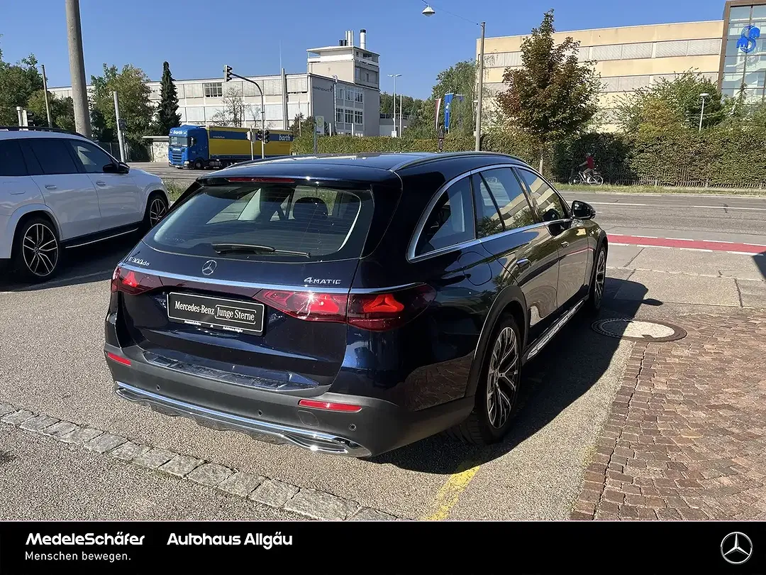 Mercedes-Benz E 300 4MATIC All-Terrain - Thumbnail 3