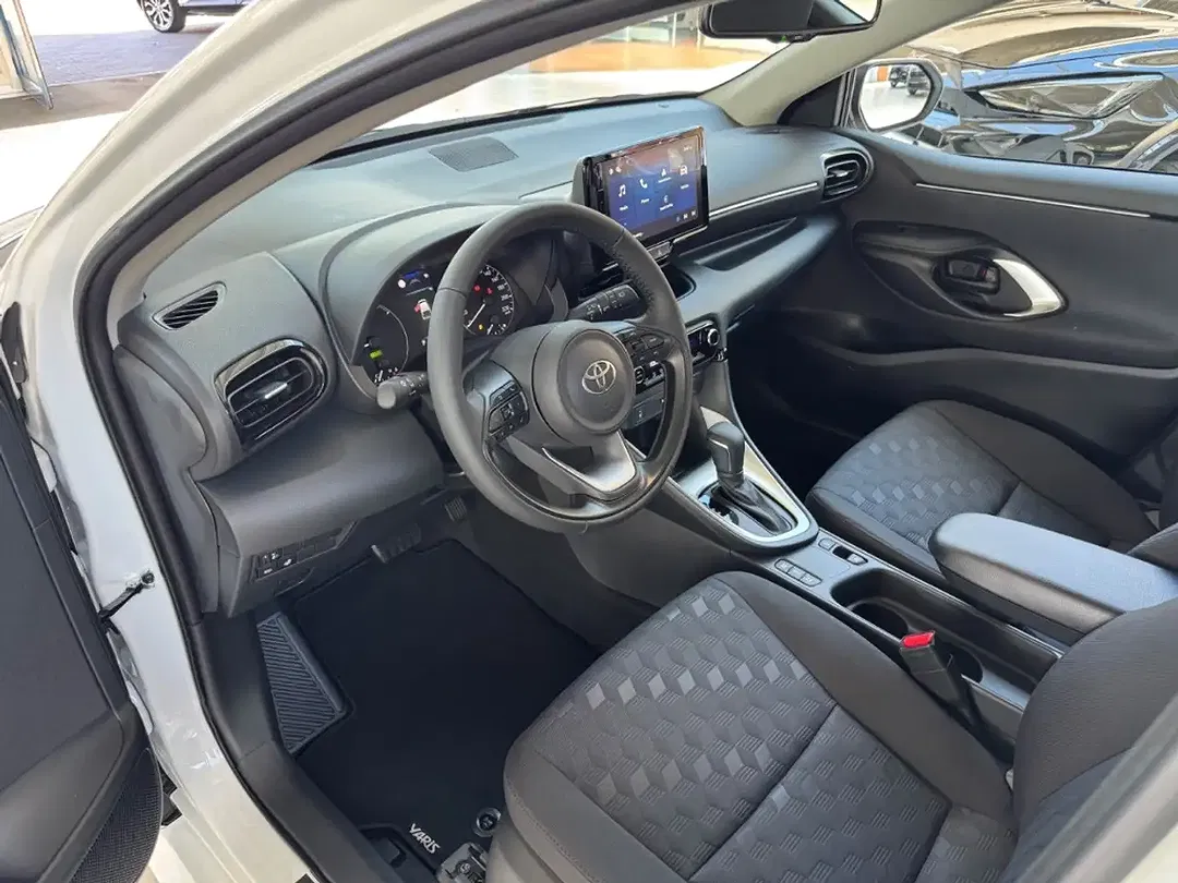 Toyota Yaris 1.5 Hybrid Business Edition - Thumbnail 9