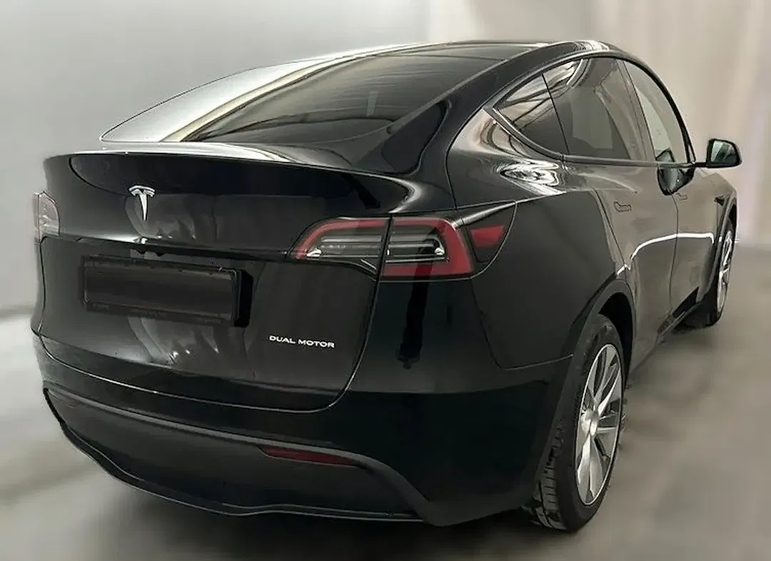 Tesla Model Y AWD Dual Motor Long Range - Thumbnail 3