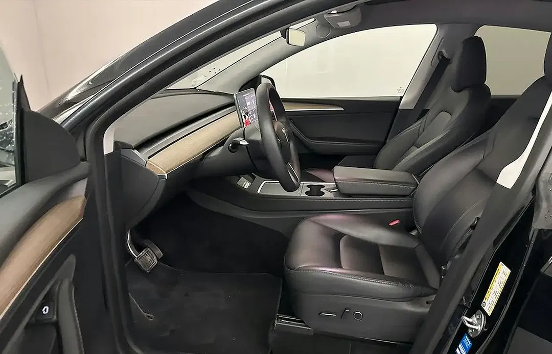 Tesla Model Y AWD Dual Motor Long Range - Thumbnail 5