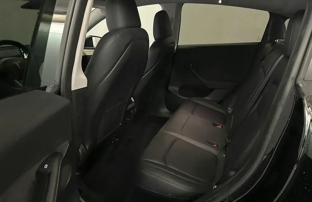 Tesla Model Y AWD Dual Motor Long Range - Thumbnail 6