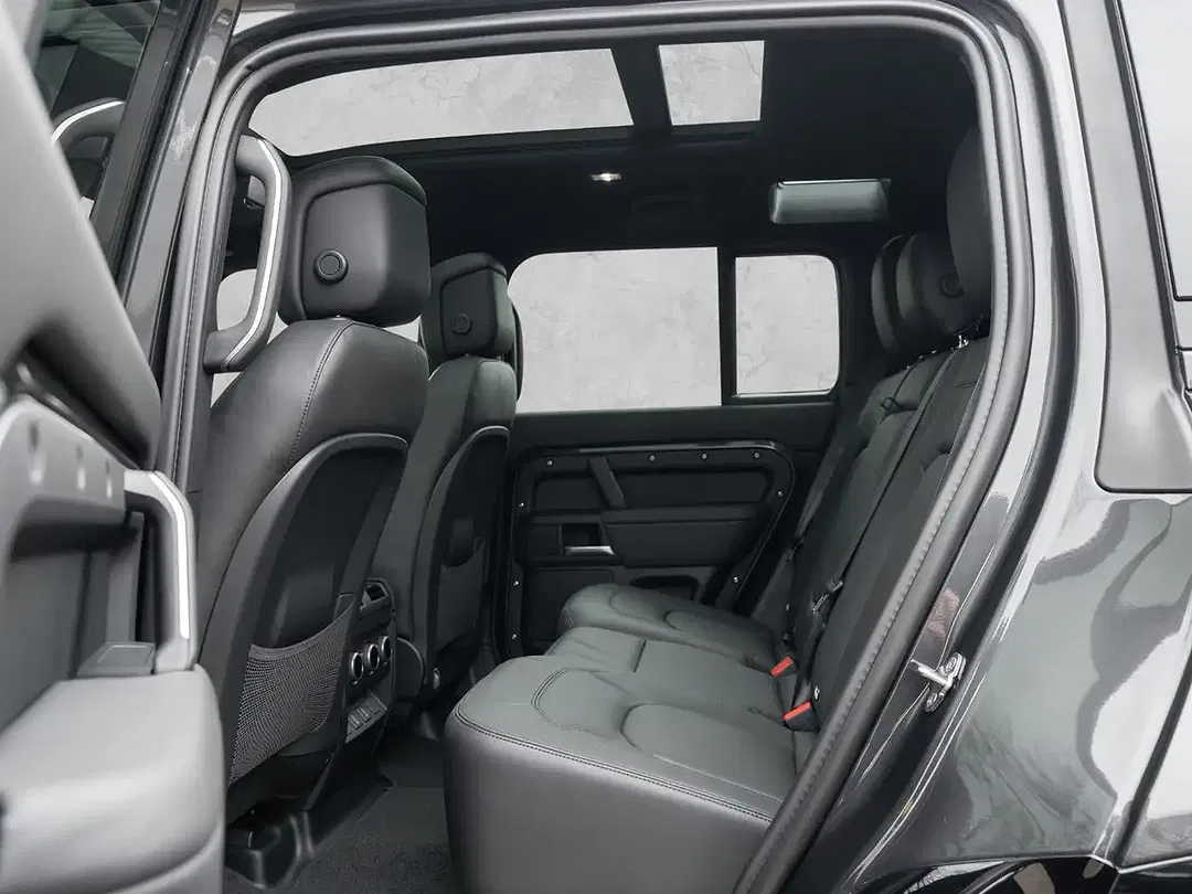 Land Rover Defender D350 110 X-Dynamic HSE - Thumbnail 4