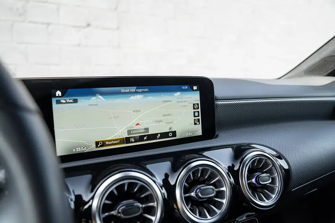 Mercedes-Benz A 250 PHEV - Thumbnail 10