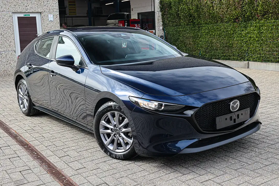 Mazda 3 - Thumbnail 3