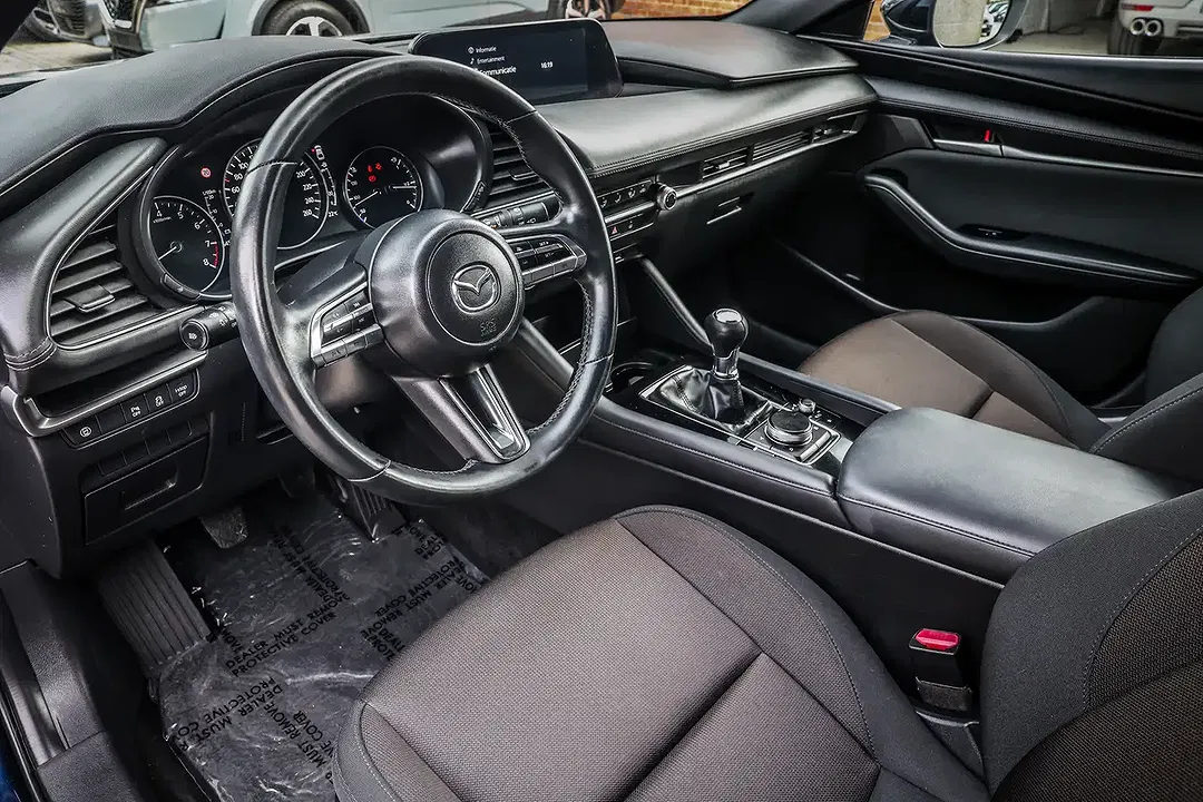 Mazda 3 - Thumbnail 9