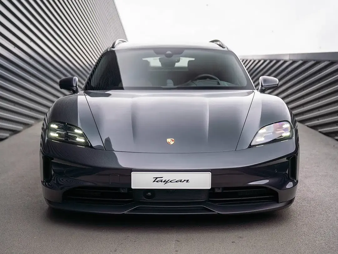 Porsche Taycan Sport Turismo - Thumbnail 3