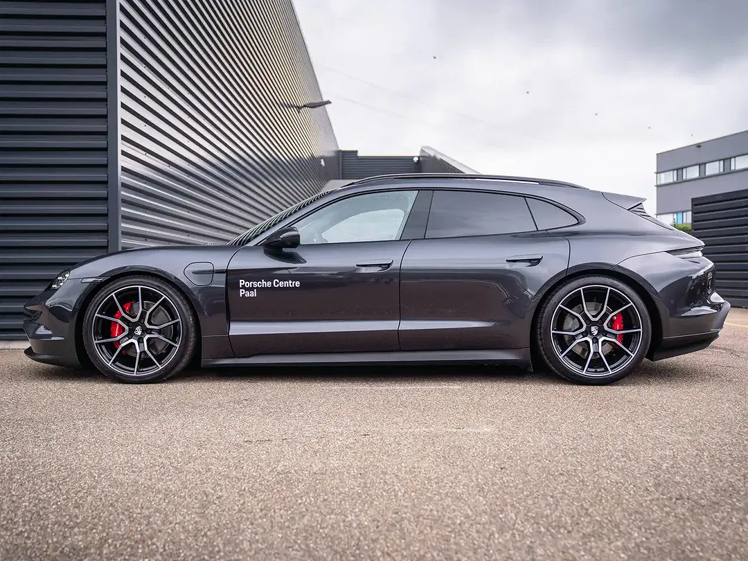 Porsche Taycan Sport Turismo - Thumbnail 5