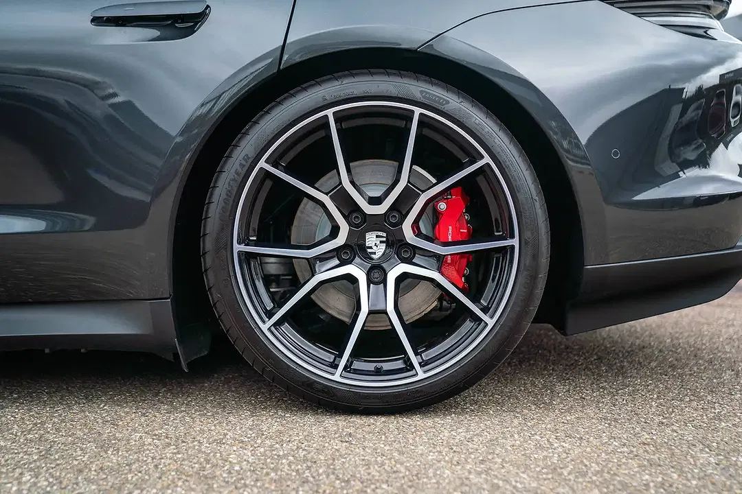 Porsche Taycan Sport Turismo - Thumbnail 7