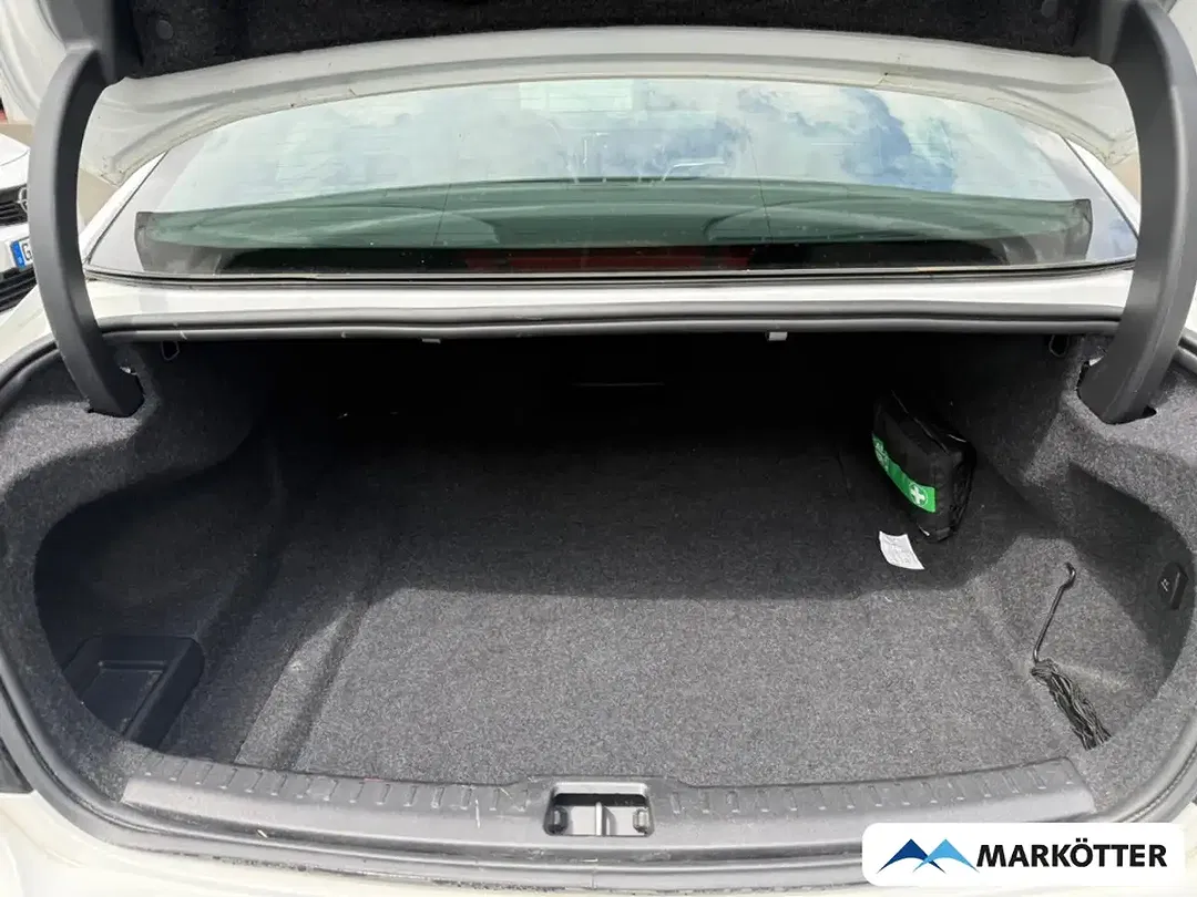 Volvo S60 B4 Plus Dark - Thumbnail 6
