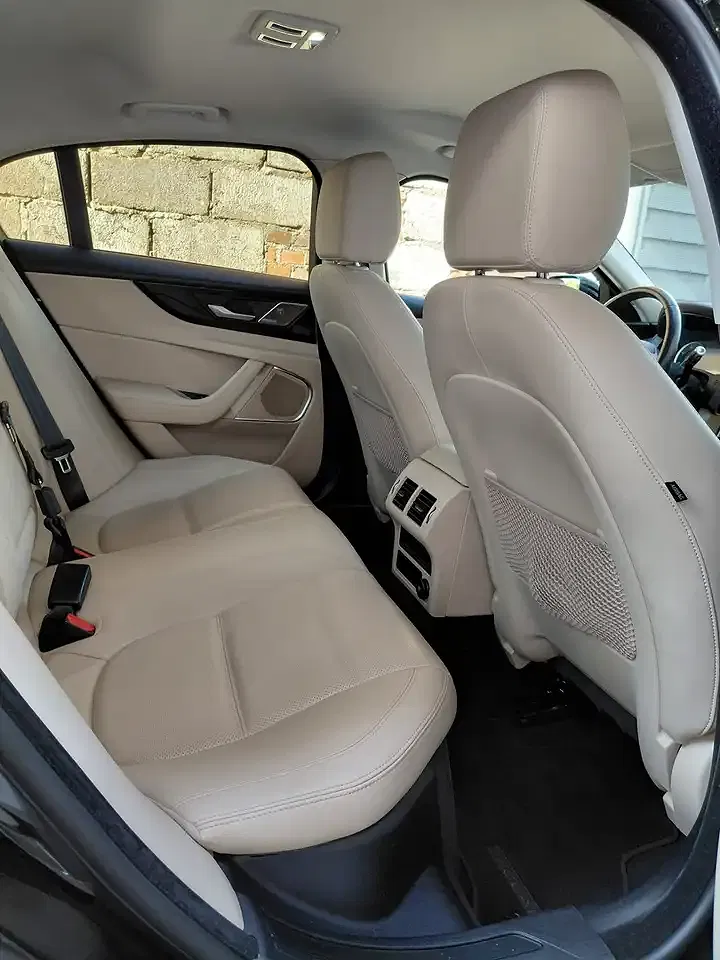 Jaguar XE S - Thumbnail 12