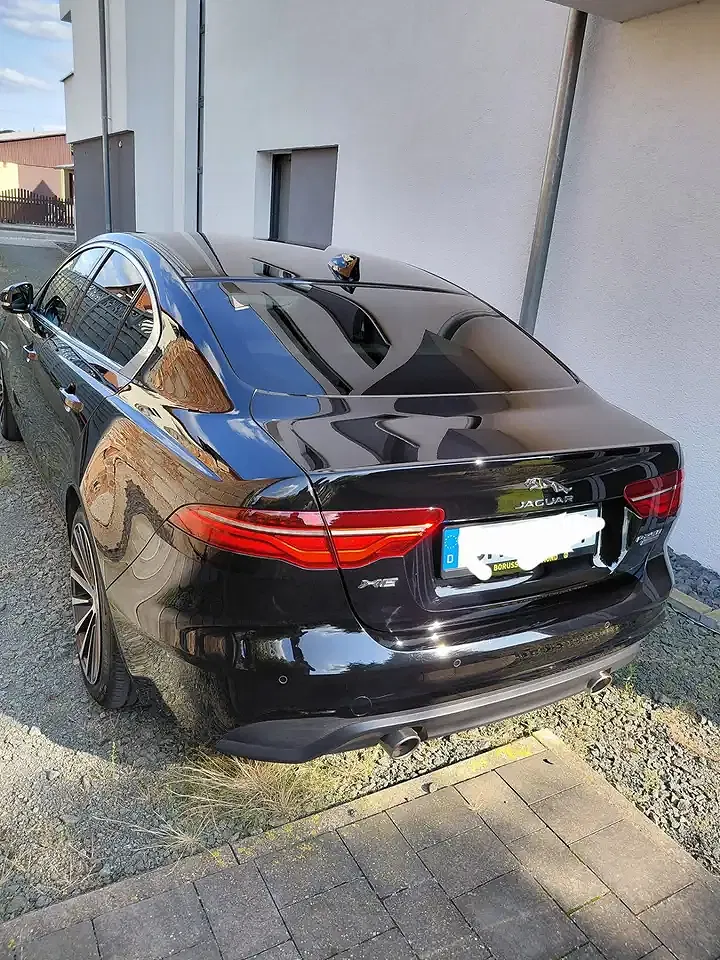 Jaguar XE S - Thumbnail 5