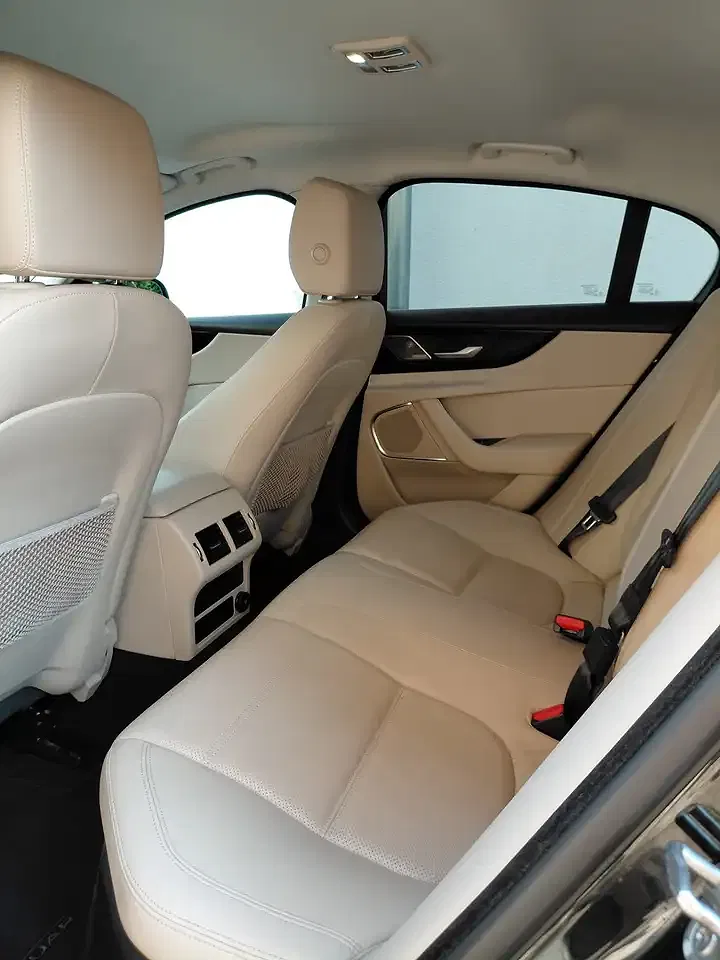 Jaguar XE S - Thumbnail 9