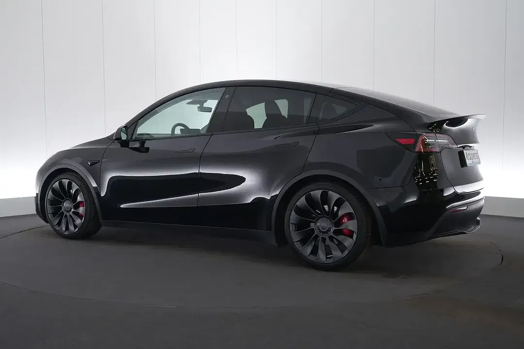 Tesla Model Y Dual Motor Performance Long Range - foto 1