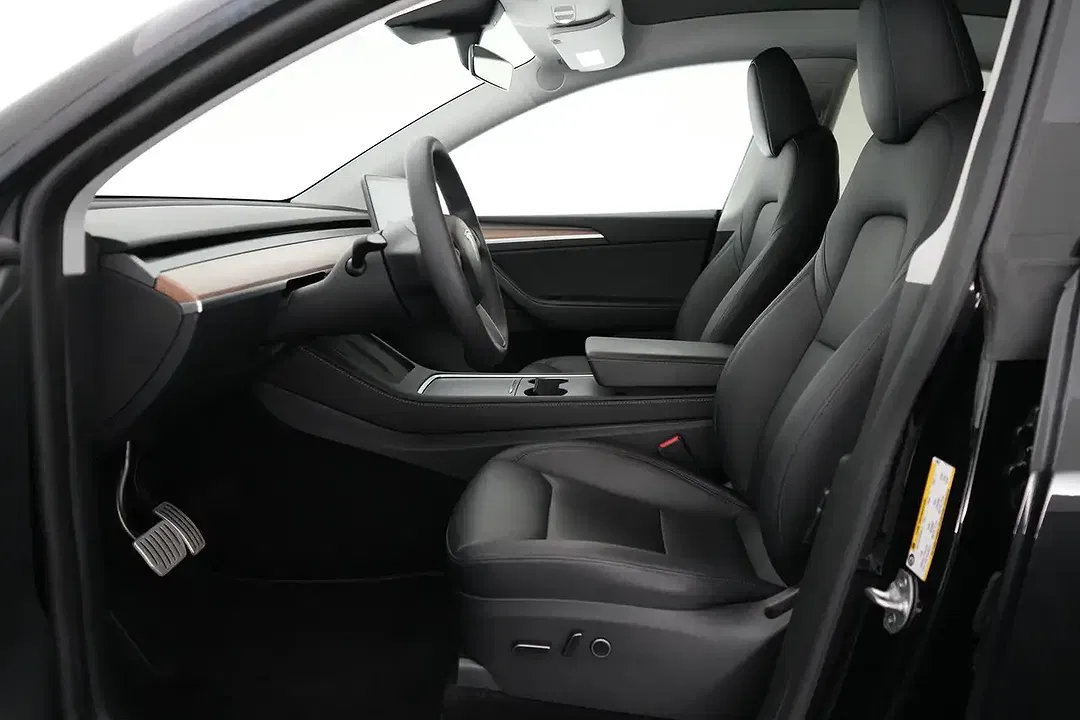 Tesla Model Y Dual Motor Performance Long Range - Thumbnail 10