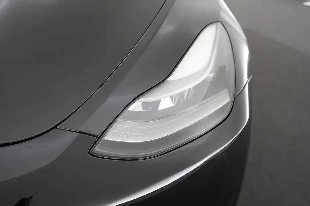 Tesla Model Y Dual Motor Performance Long Range - Thumbnail 11
