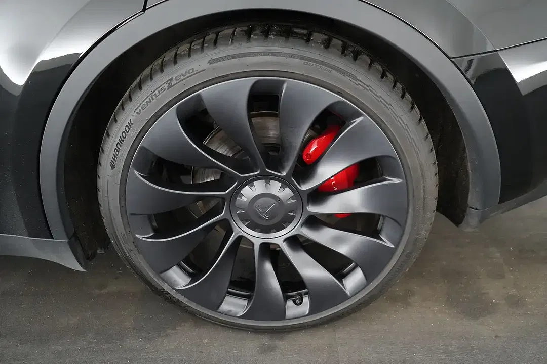 Tesla Model Y Dual Motor Performance Long Range - Thumbnail 12
