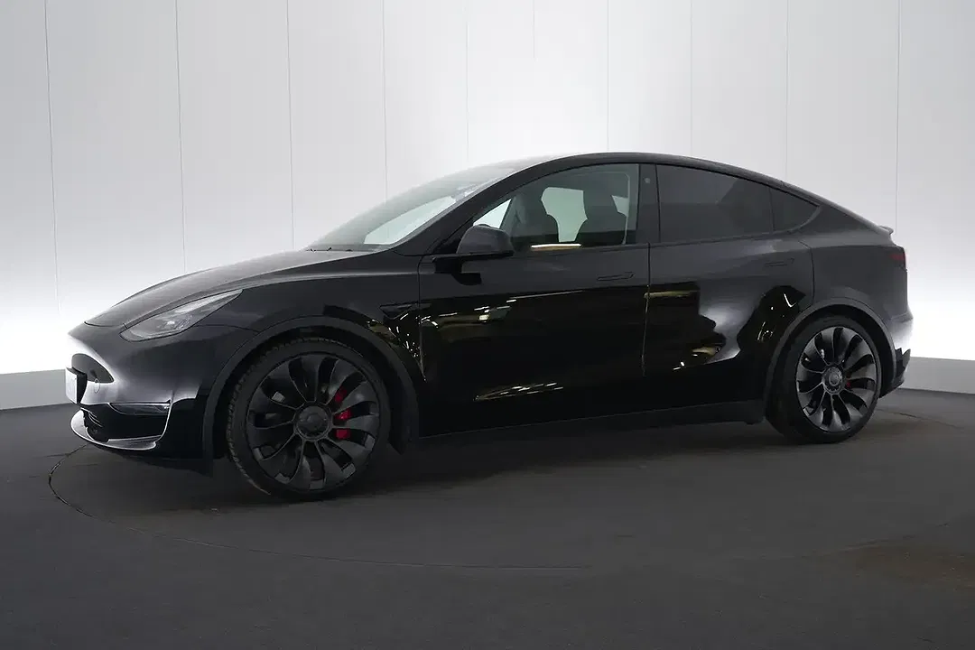 Tesla Model Y Dual Motor Performance Long Range - Thumbnail 5