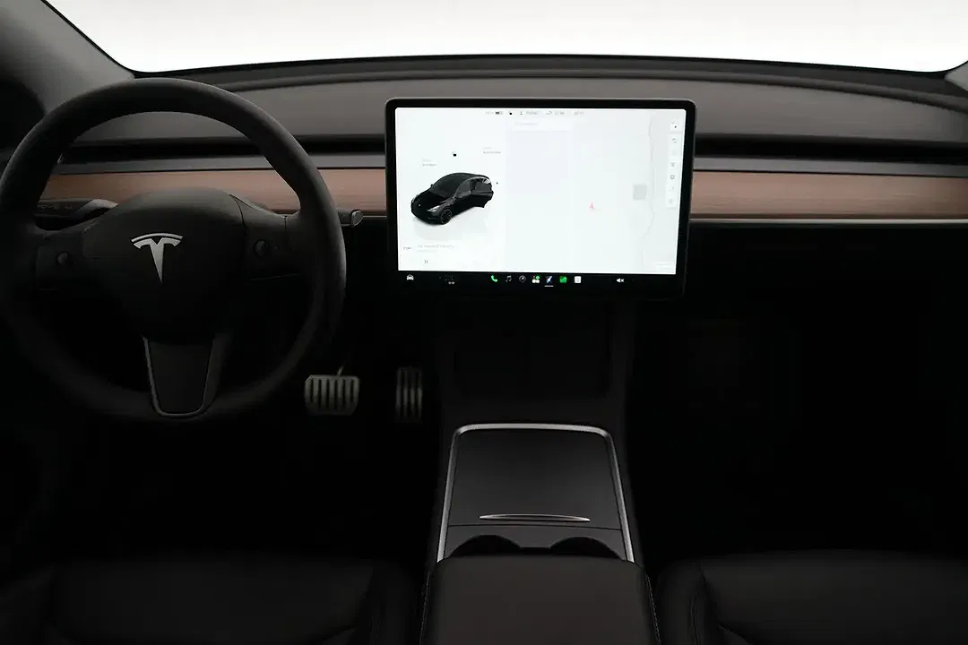 Tesla Model Y Dual Motor Performance Long Range - Thumbnail 6