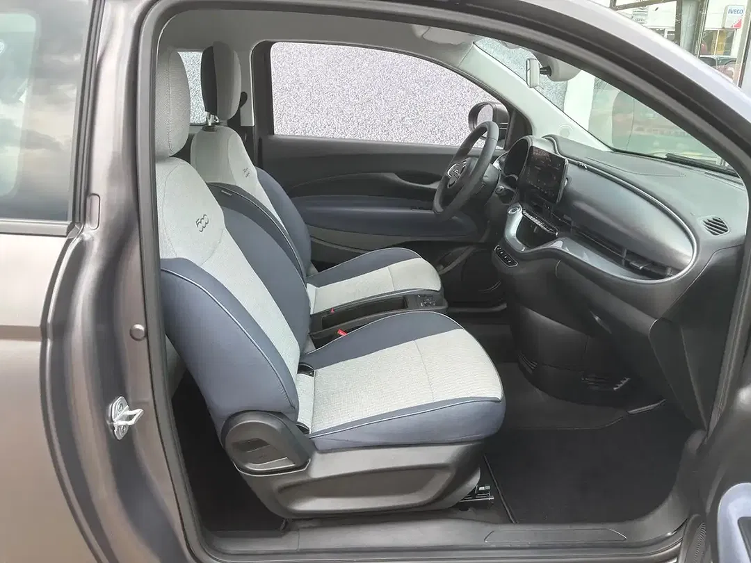 Fiat 500e Icon - Thumbnail 9