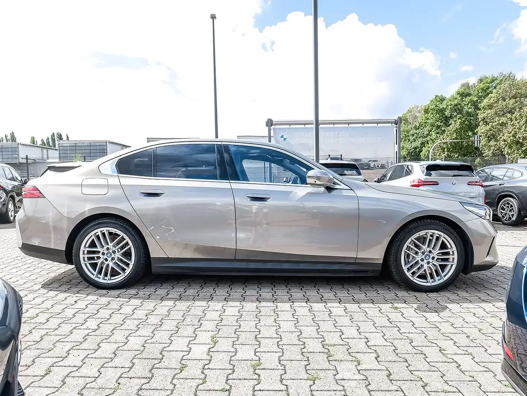 BMW i5 eDrive - Thumbnail 11