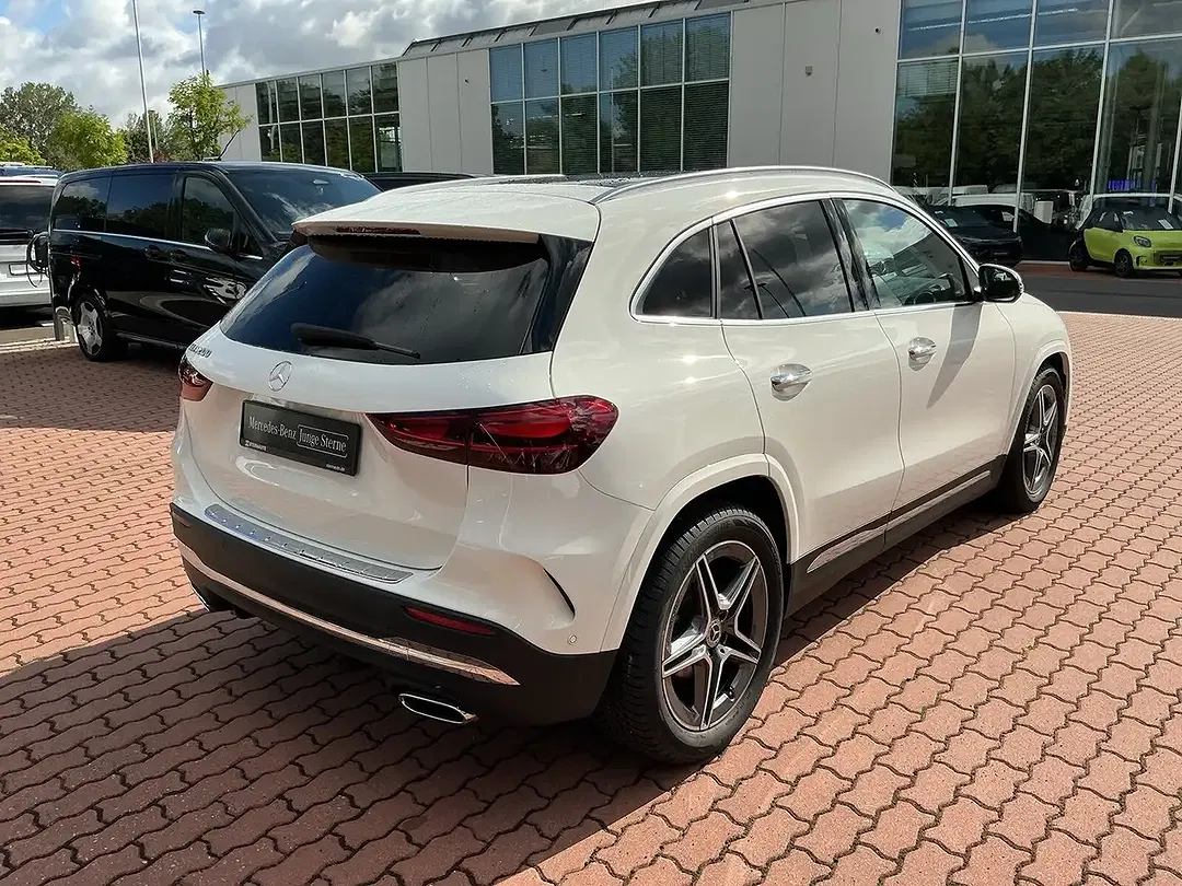 Mercedes-Benz GLA 200 AMG - Thumbnail 3