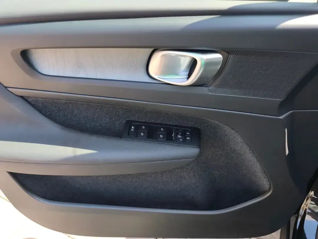 Volvo XC40 B3 Core - Thumbnail 12