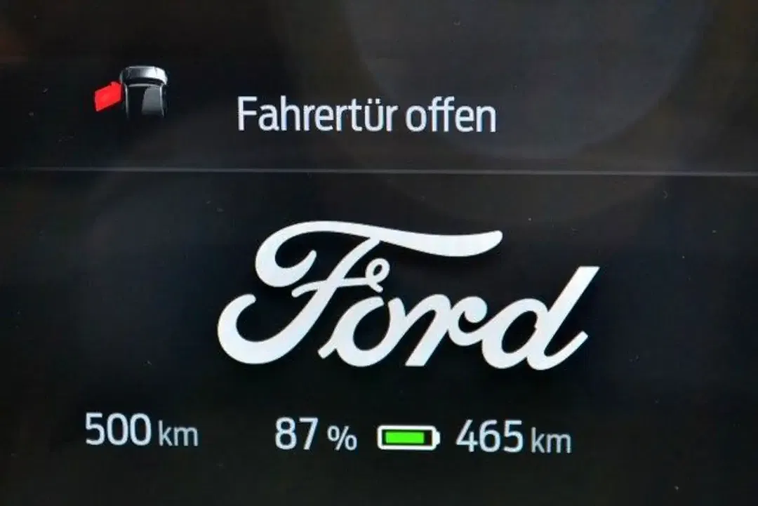 Ford Explorer - Thumbnail 12