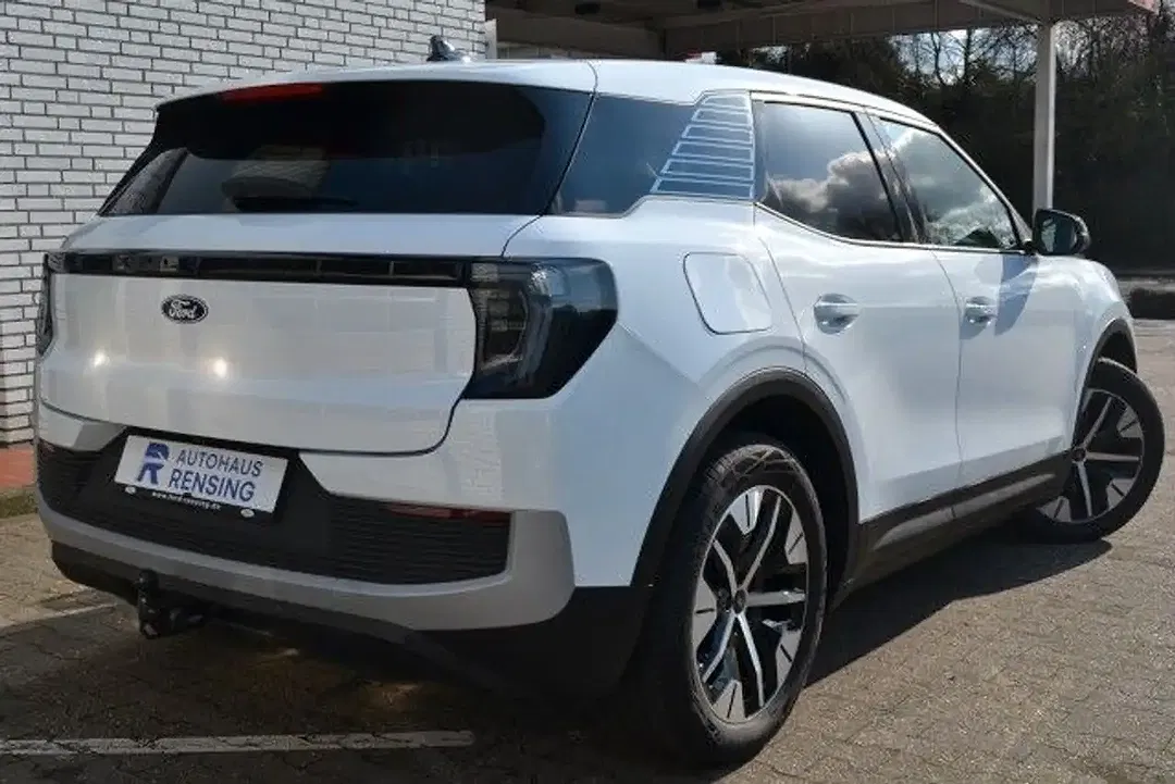 Ford Explorer - Thumbnail 4